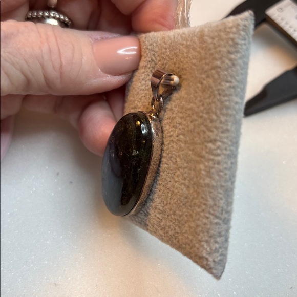 Blue fire labradorite and sterling silver pendant - Picture 6 of 7